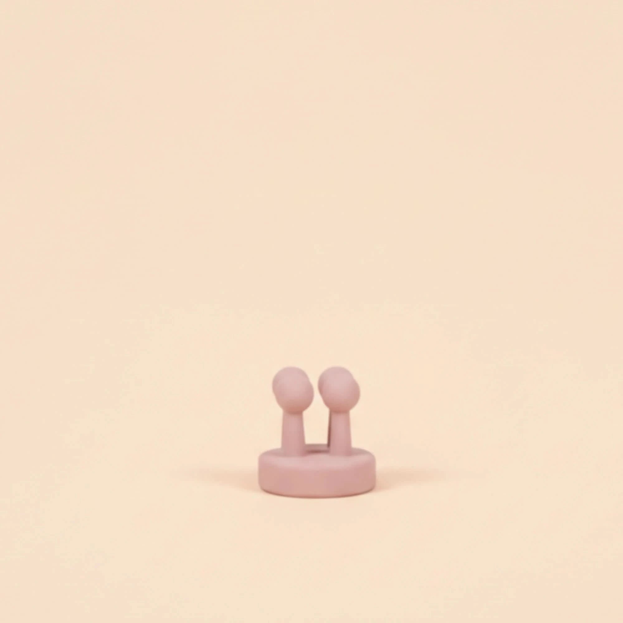 The Sun Smart Set gentle silicone applicator brush in soft pink, Australian made for natural, safe skincare designed for 7 to 14 year olds to start good skin habits early.